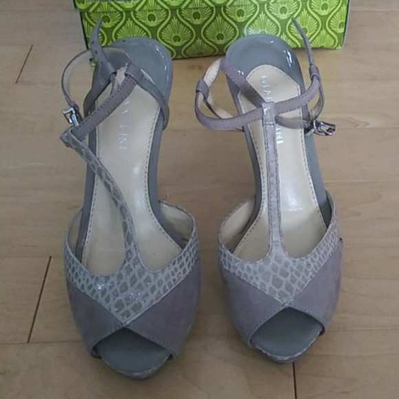 ***SALE***Gianni Bini Platform heels - Picture 2 of 4